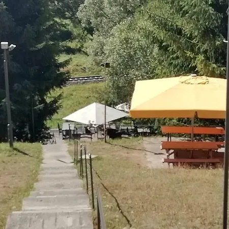 Olivin Hiker Huts Camping *