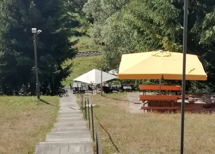 Olivin Hiker Huts 营地 *